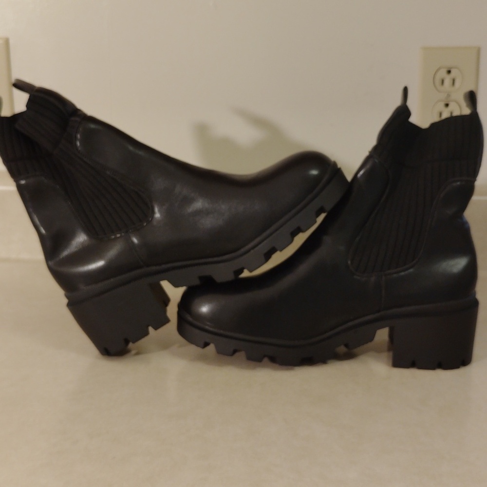 NWOT**Black Ankle Boots - Picture 6 of 9